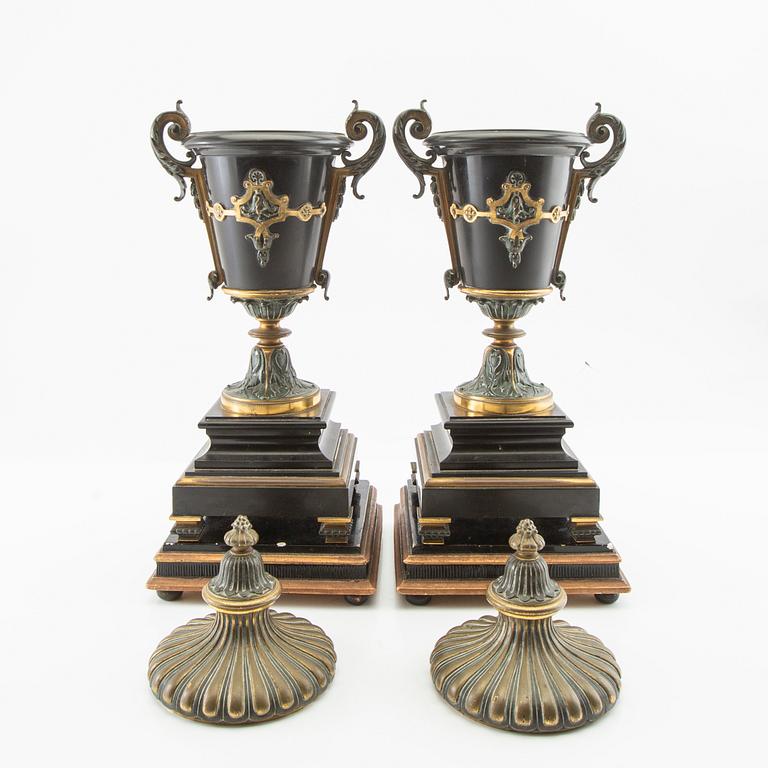 Decorative urns, a pair from the first half of the 20th century.