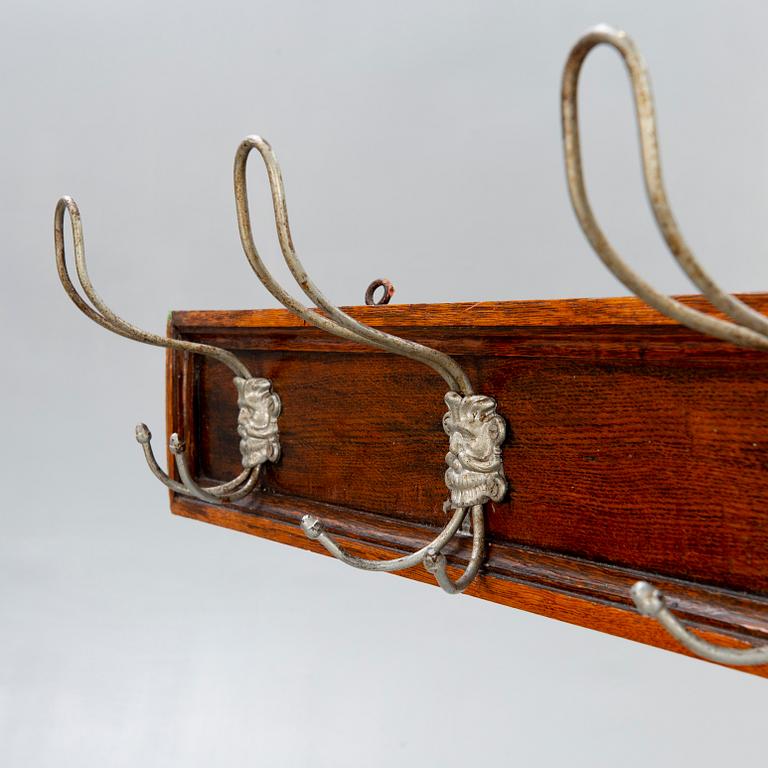 Hängare med krokar, 1900-talets början.