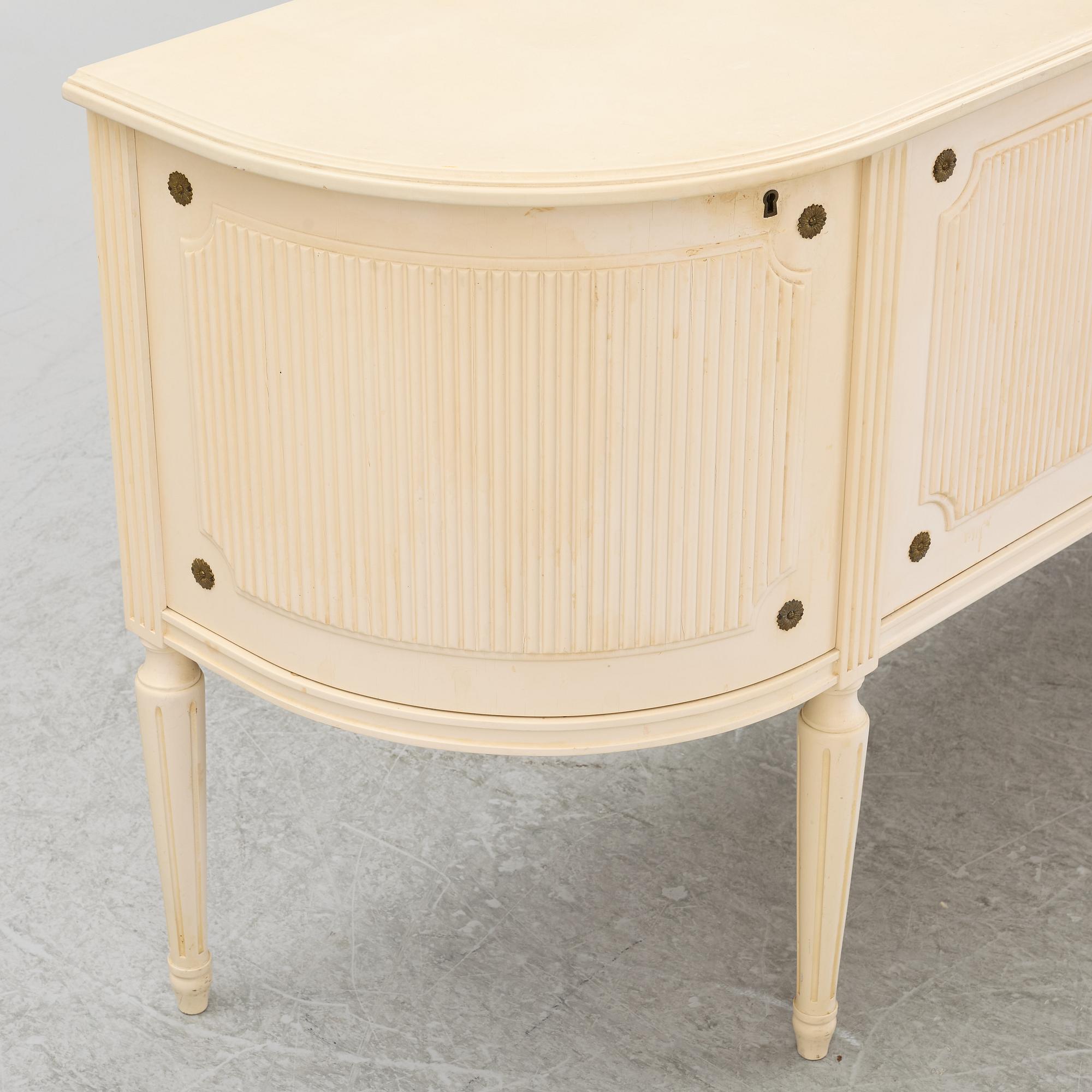 Sideboard, gustaviansk stil, Oscar Edv. Ekelunds Snickerifabriks AB, Virserum, 1900-talets andra hälft.