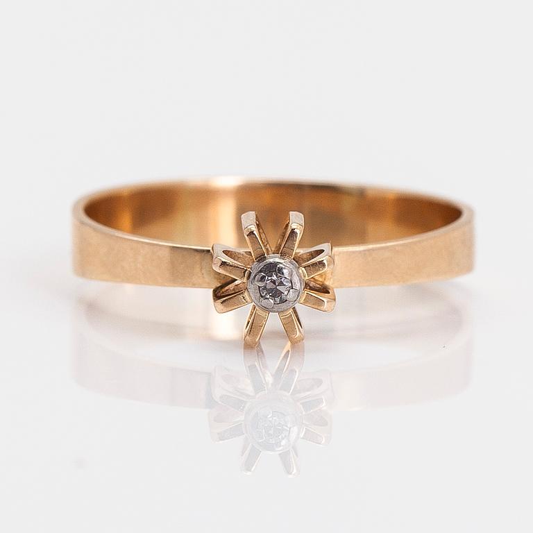 Elis Kauppi, ring, 14K guld, diamant ca 0.01 ct, Kupittaan Kulta 1968.