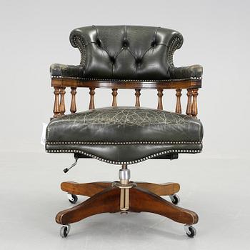 SKRIVBORDSSTOL, Engelsk modell, 1900-talets andra hälft.