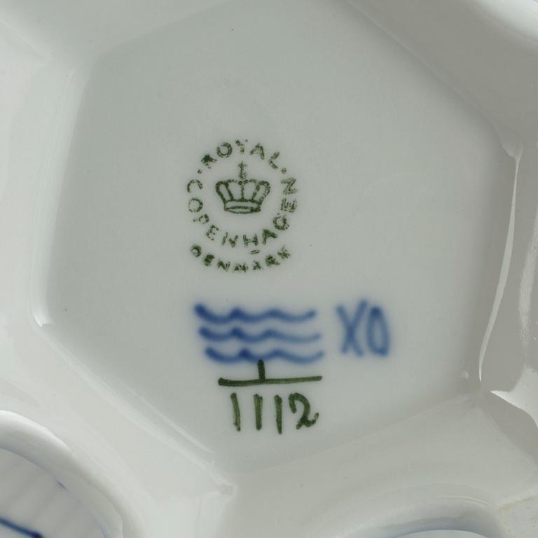 SERVISDELAR 12 st, porslin. "Musselmalet", Royal Copenhagen.