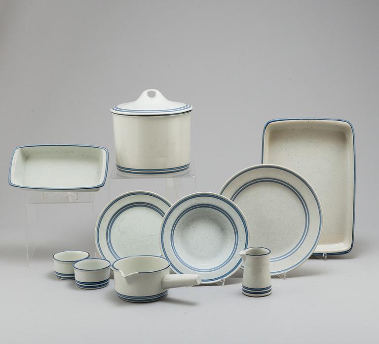 STIG LINDBERG, a part 'Dart' coffee and dinner stoneware service, from Gustavsberg, 1970/80s (34 pieces).