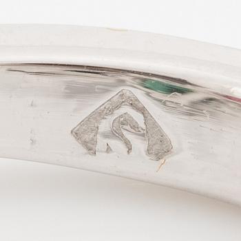 Ring, platina med grön och rosa turmalin och navettslipade diamanter.