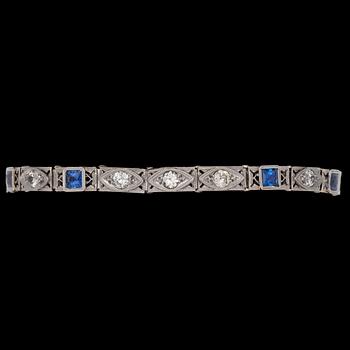 1097. A brilliant cut diamond, tot. app. 0.60 cts, and blue sapphire diamond bracelet.
