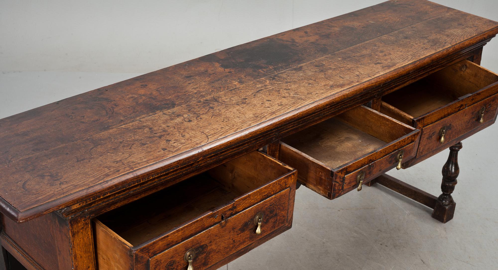 SIDEBOARD, barockstil, England.