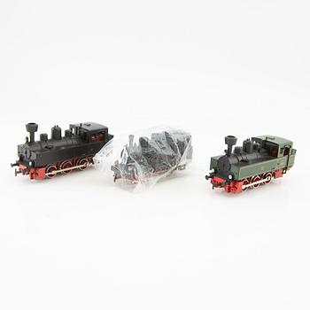 Märklin, 5 pcs. locomotives, including models 3048 and 3043, 6 cars of various models.