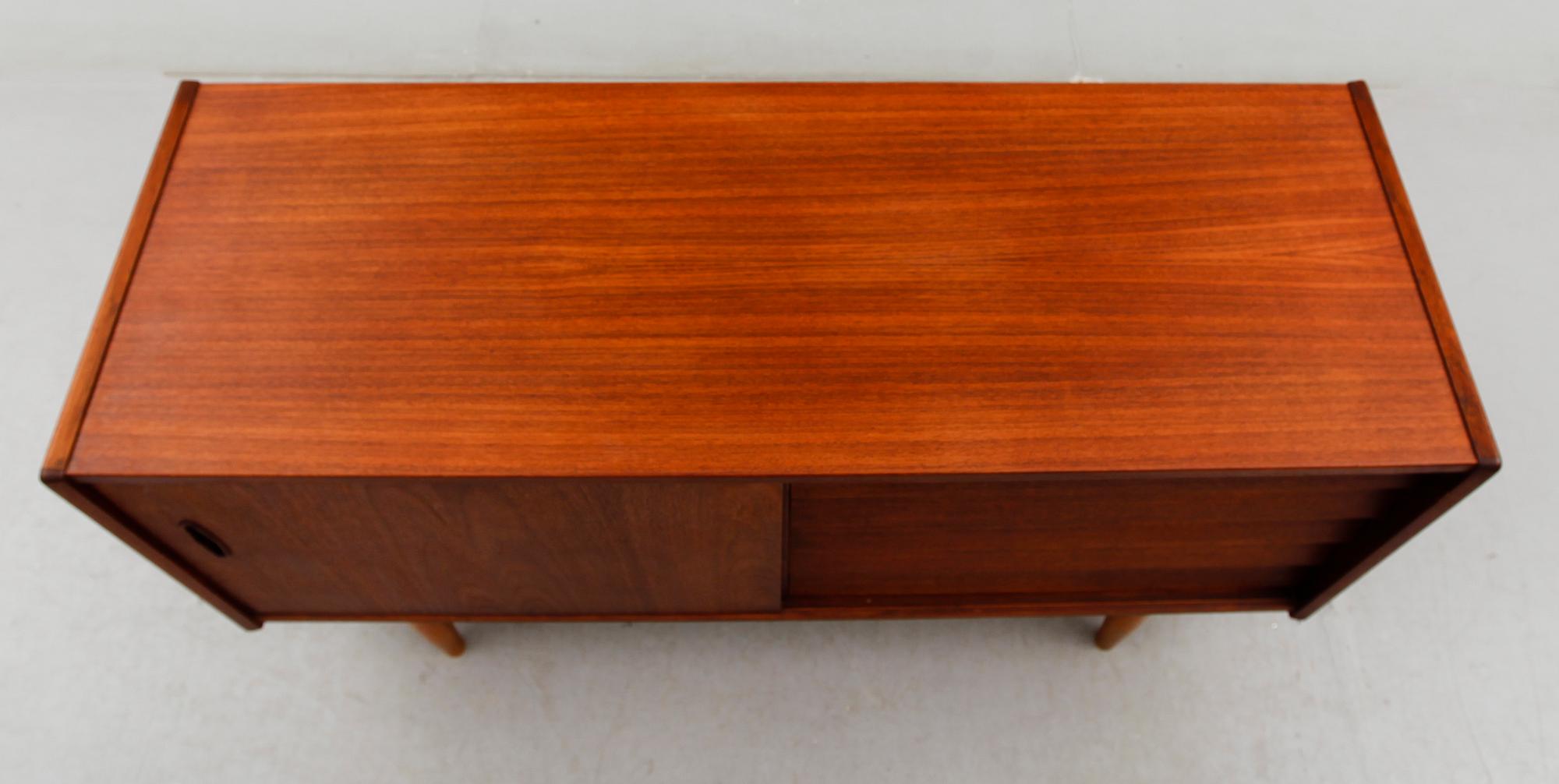 SIDEBOARD, "Trio", Nils Jonsson, Troeds, 1900-talets andra hälft.