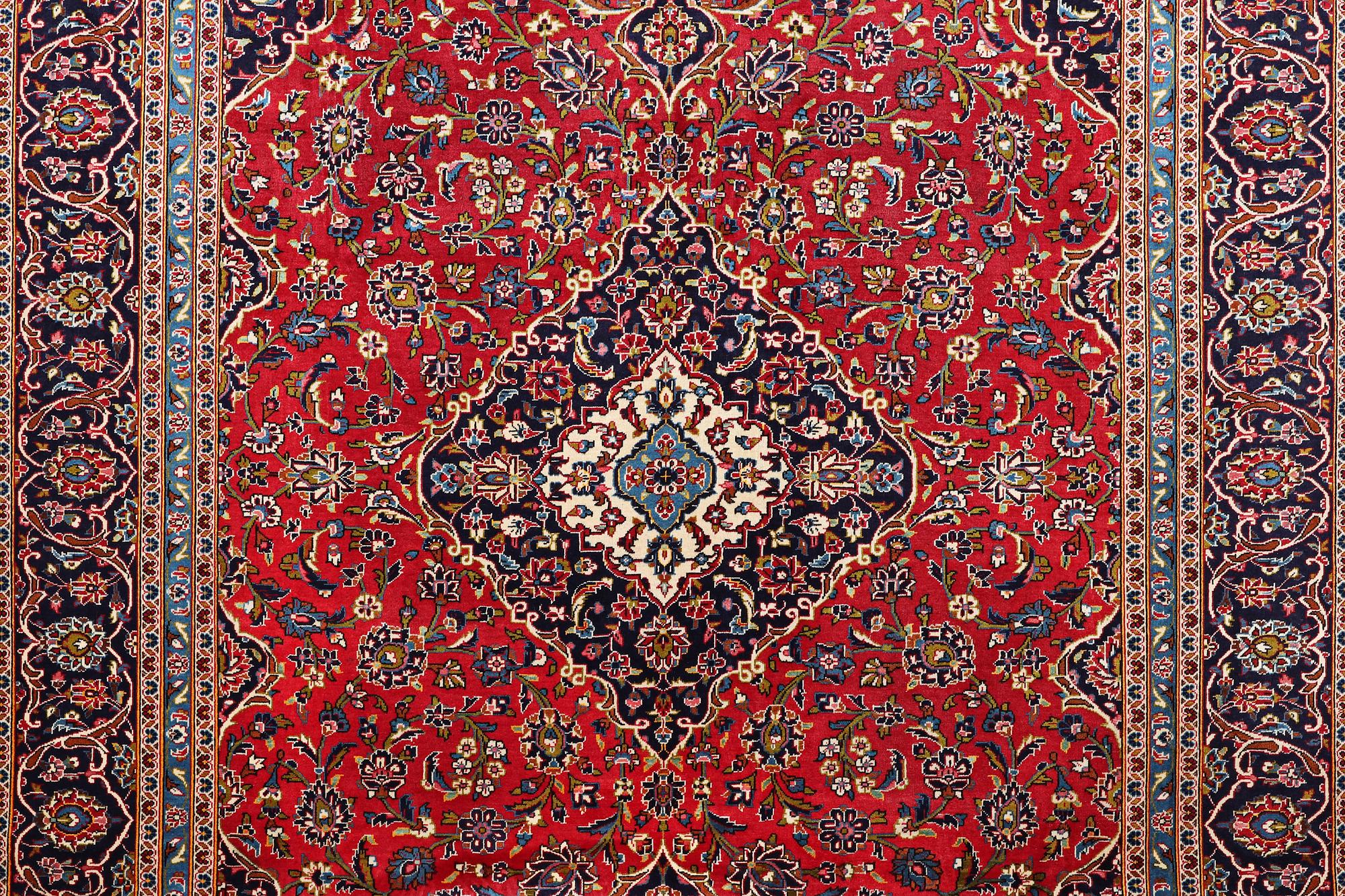 A carpet, Kashan, ca 401 x 284 cm.