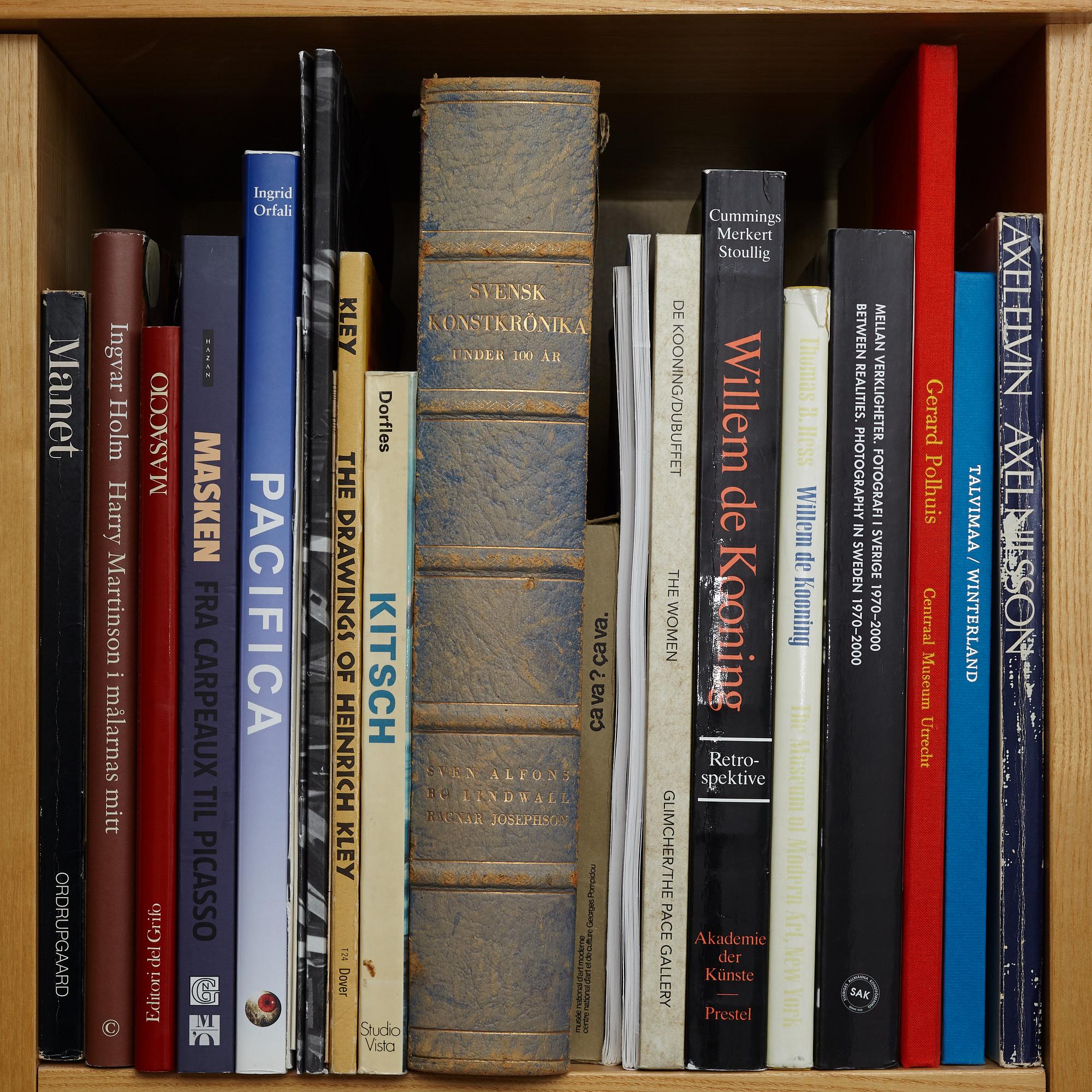 Björn Springfeldt's art library.