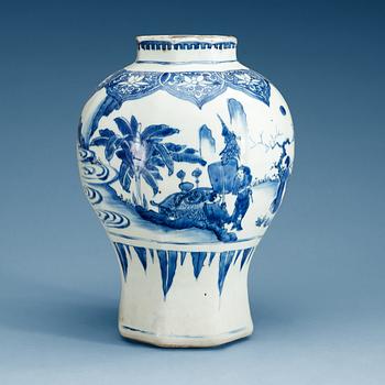 1551. A blue and white Transitional jar, 17th Century.