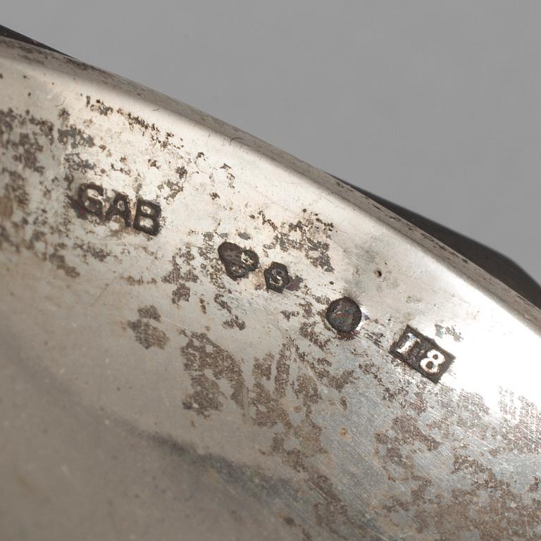GULDSMEDSAKTIEBOLAGET, saltkar, ett par med saltskedar, Stockholm 1930-46, silver och ebenholts.