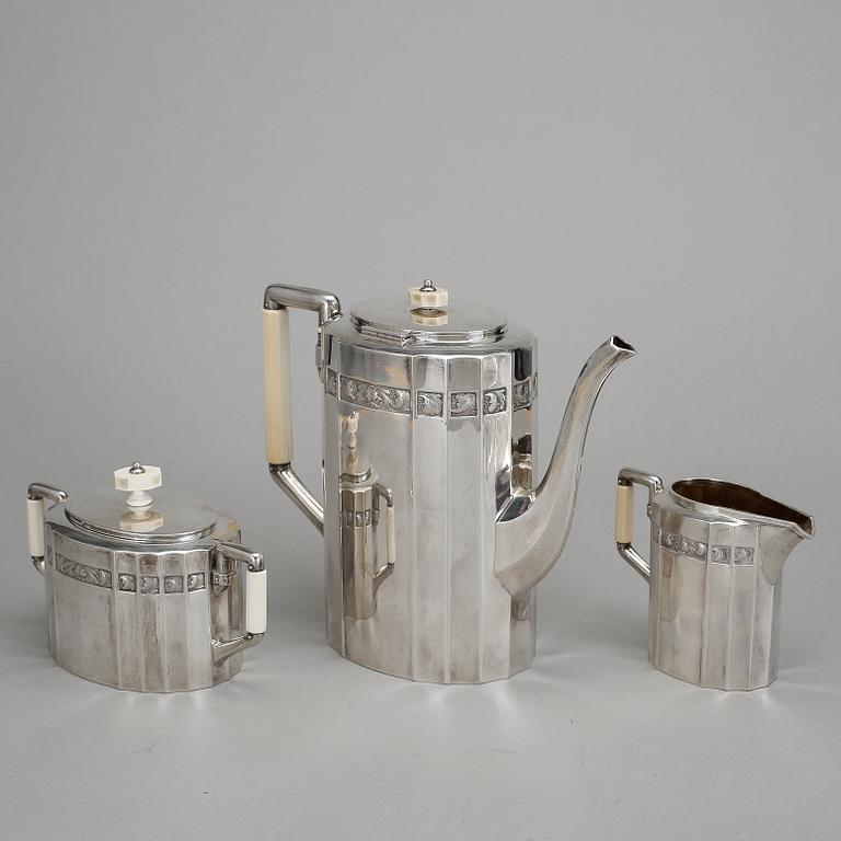 SERVIS, 3 delar, silver. C. G. Hallberg, 1917. Total vikt 1129 g.