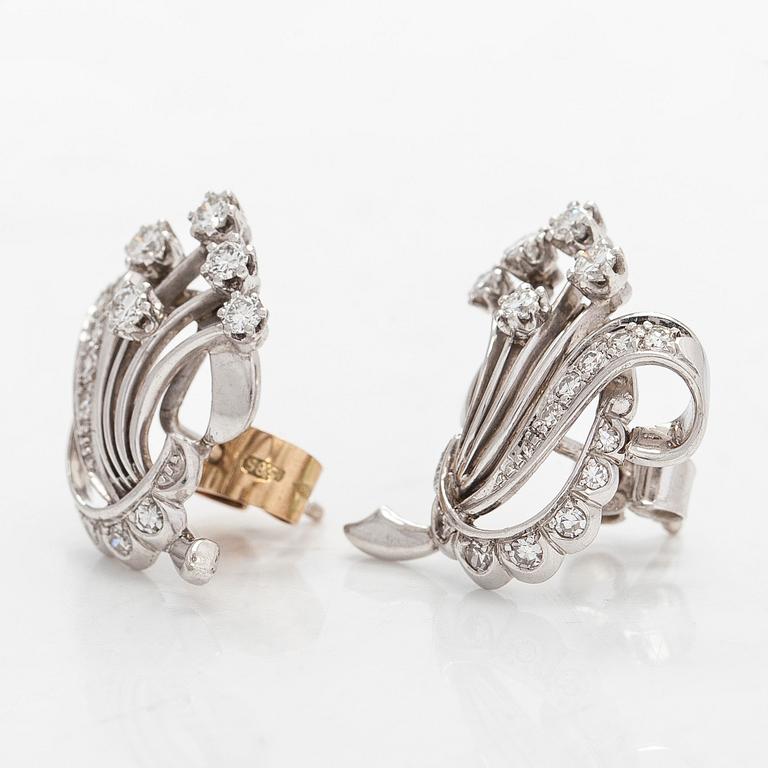 Örhängen, 18K vitguld med briljant- och åttkantslipade diamanter.