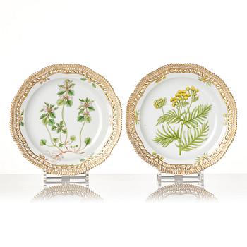 Tallrikar, 12 stycken, porslin. Royal Copenhagen, 'Flora Danica', Danmark, 1900-tal.