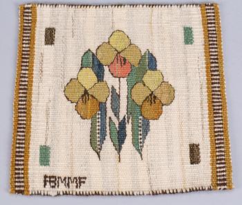 VÄVNAD, gobelängteknik, "Blomlapp", 27 x 26 cm. Signerad AB MMF (AB Märta Måås-Fjetterström).