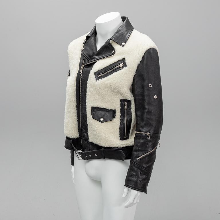 Alexander McQueen, a buffalo and lamb skinn leather jacket, 2018, Italian size 52.