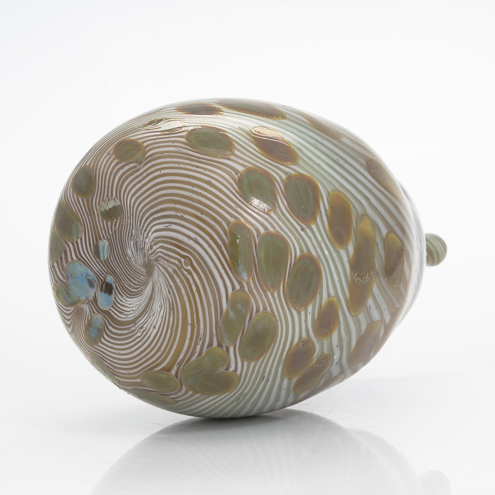 Oiva Toikka, an artglass bowl, signed Oiva Toikka Nuutajärvi Notsjö.