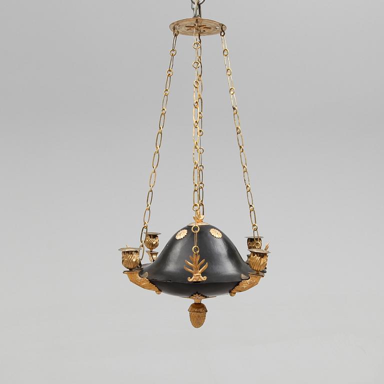TAKAMPEL, empire, 1800-talets första hälft. Höjd ca 55 cm.