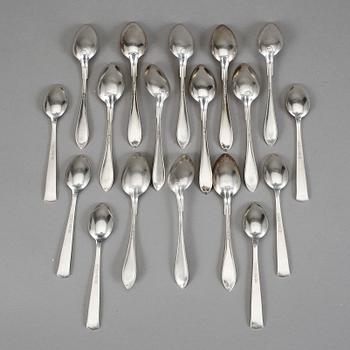 KAFFESKEDAR, silver, GAB, 6 st modell "Rosenholm" och 12 st "Gammal svensk spetsig". Vikt 234 g.