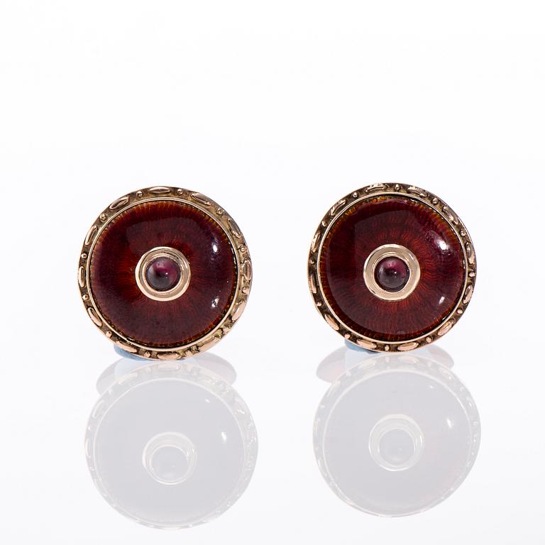 KALVOSINNAPIT, 14K kultaa, emalointia, granaatit, meripihkaa. Venäläiset leimat. Paino yht. 12,6 g.