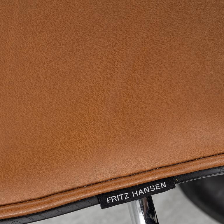 Arne Jacobsen, stolar 6 st "Sjuan" för Fritz Hansen, Danmark, 2020.