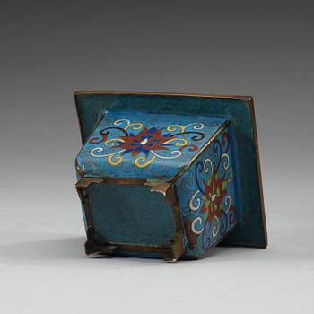 A pair of cloisonné jardinières with jade, amethyst and hardstone flowers, Qing dynasty (1644-1912).