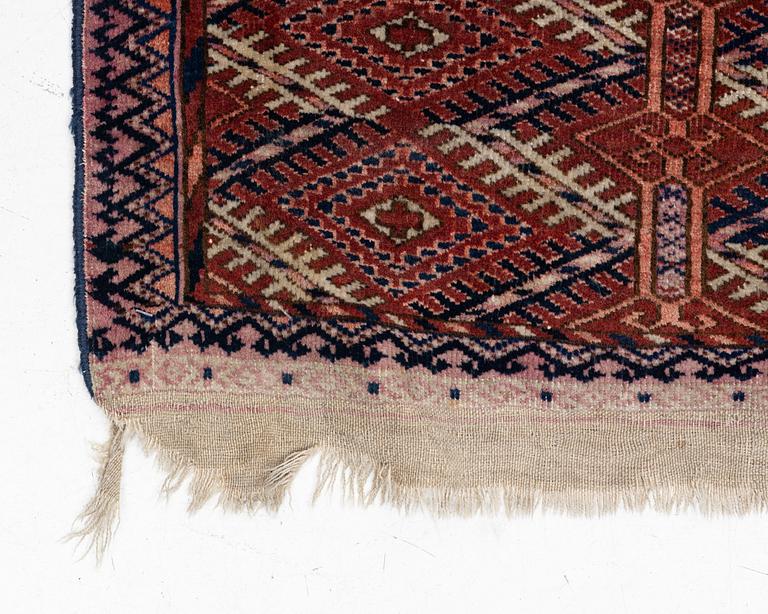 Huvudmatta Tekke Turkmen antik ca 328x232 cm.