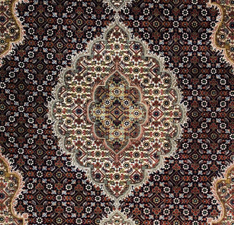 A RUG, Oriental, part silk, around 155 x 103 cm.