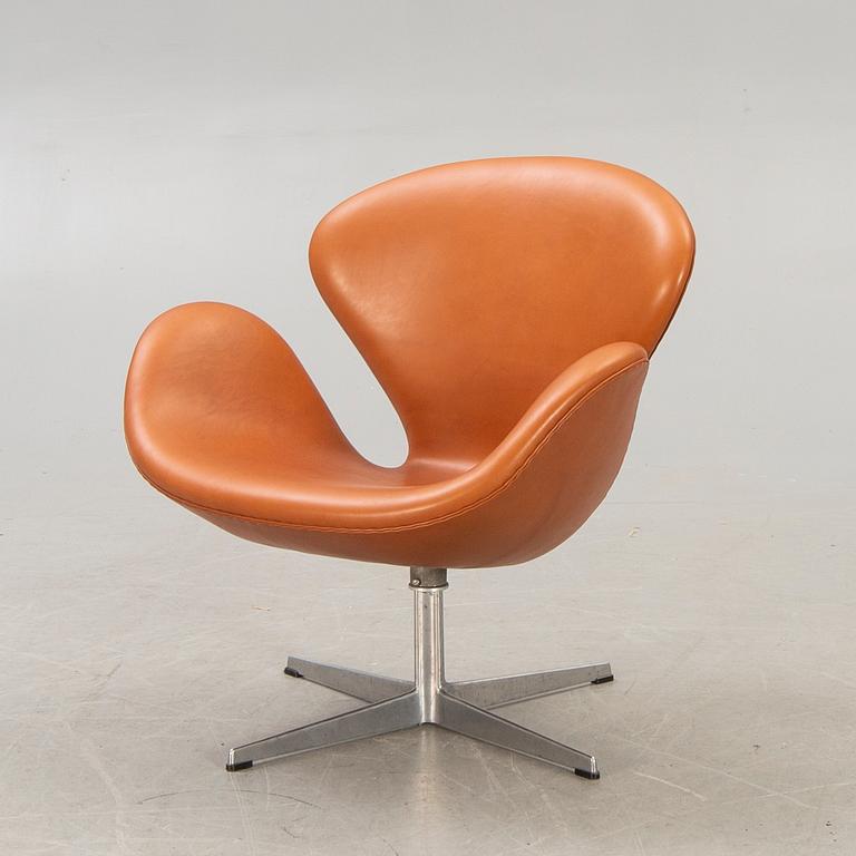 Arne Jacobsen, armchair "The Swan" for Fritz Hansen later part of the 20th century.