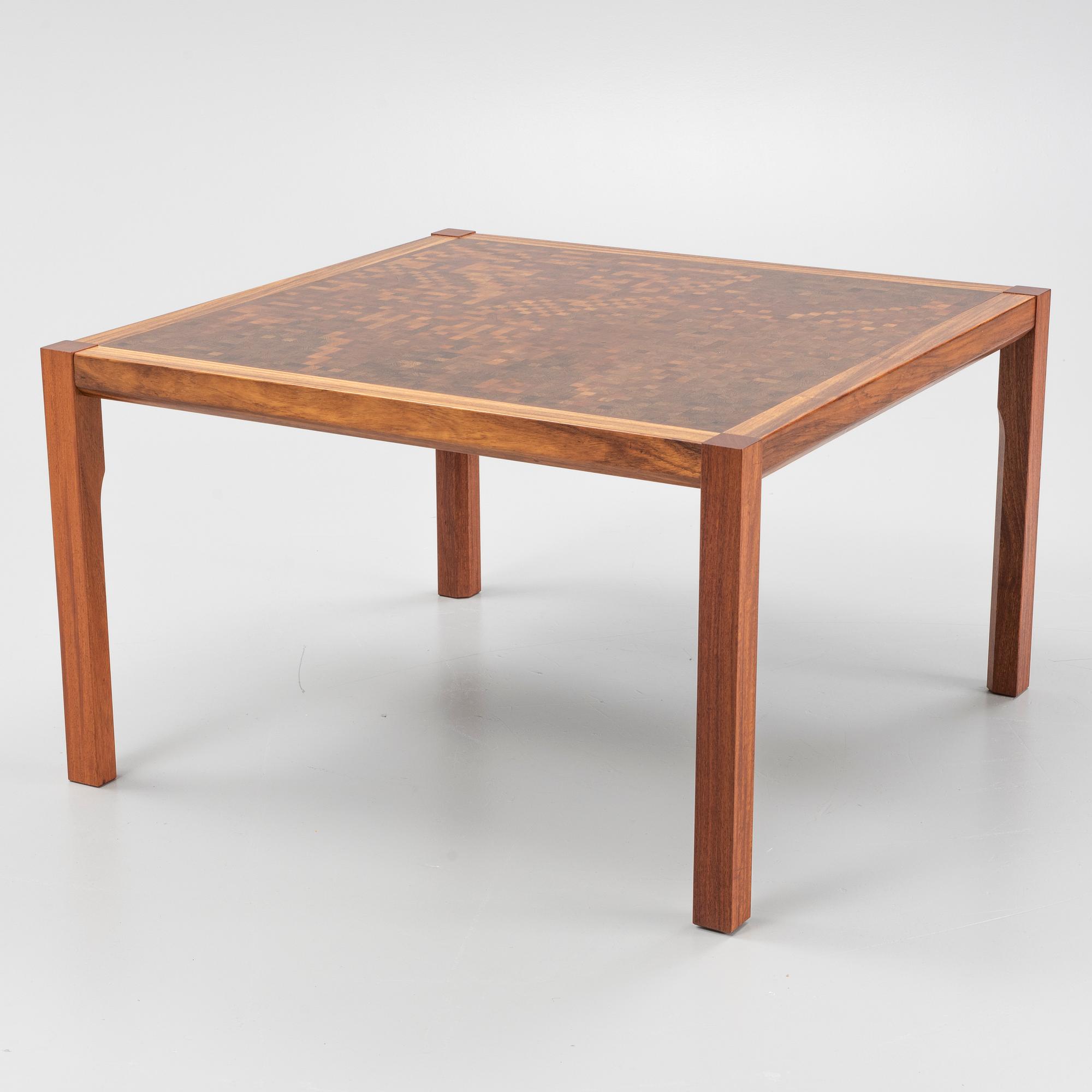 Gorm Lindum Christensen & Rolf Middelboe, a coffee table for Tranekaer Denmark, numbered 3127.