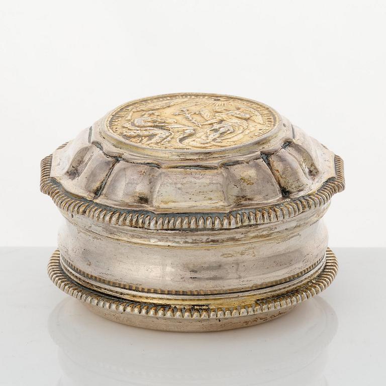 Melchior Faust, kyrkdosa, silver, Göteborg 1768.