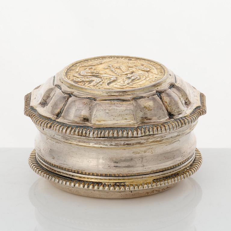 A Swedish 18th century parcel-gilt silver snuff-box, mark of Melchior Faust, Gothenburg 1768.