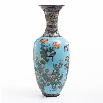 Vas, cloisonné på koppar, Japan, Meiji/Taishō, 1900-talets första del.