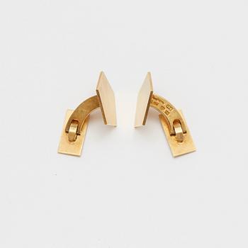 Wiwen Nilsson, a pair of 18K gold cuff links, Lund 1964.