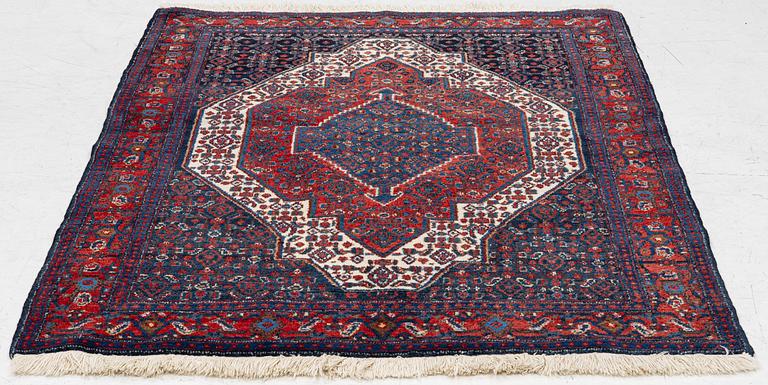 Carpet, Senneh, approx. 160 x 116 cm.