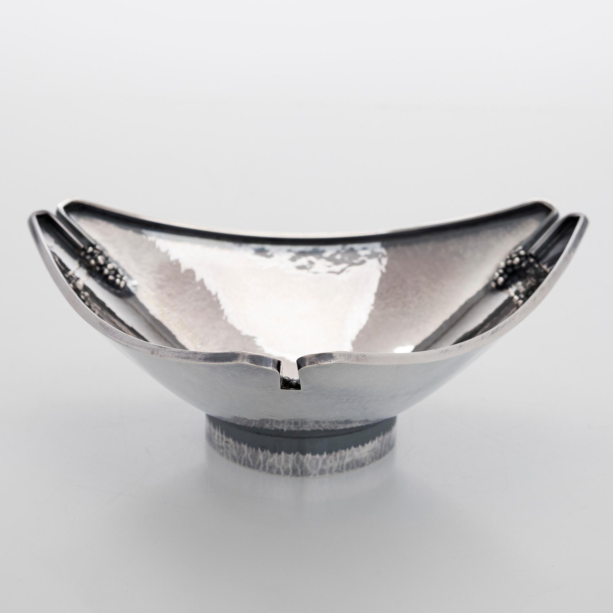 Skål, silver och cabochonslipade kvartser, Pirkan-Kulta Tammerfors 1962.