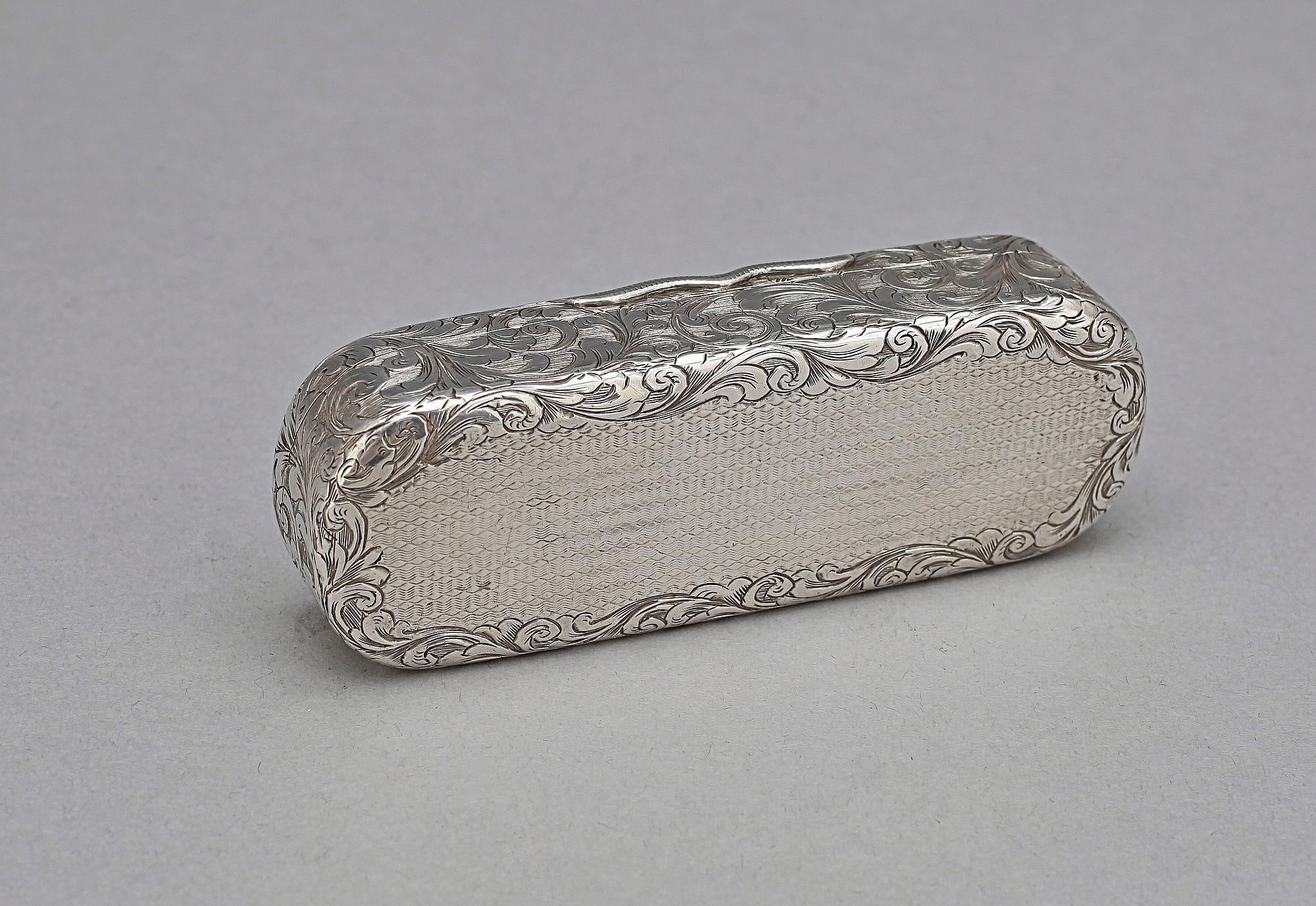 SNUSDOSA, silver, trol Edward Smith, Birmingham, England, 1844. Vikt 65.