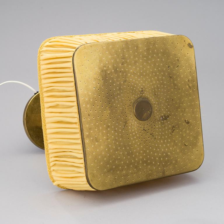 PAAVO TYNELL, A TABLE LAMP. Model 5066, manufactured by Taito Oy, 1940s.
