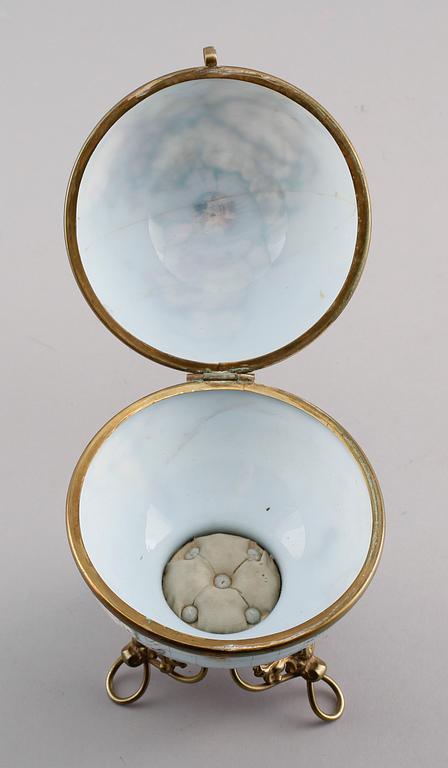 JORDGLOB, glas, omkring år 1900.