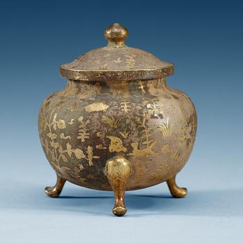 1838. TRIPOD med LOCK, delvis förgyllt silver.  Troligen Tang dynastin.
