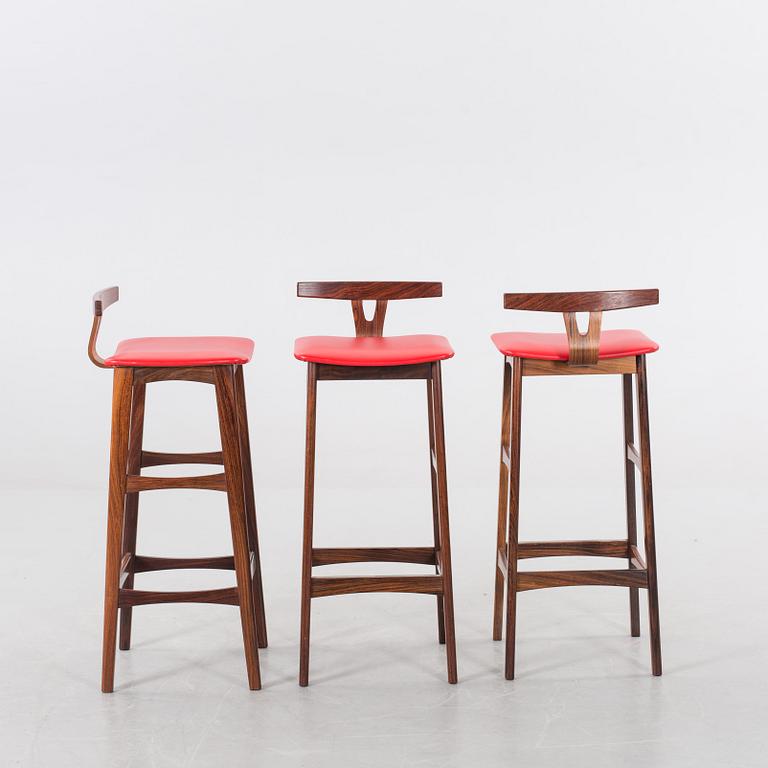 A danish 1960's Smith & Dyrlund bar with three barstools.