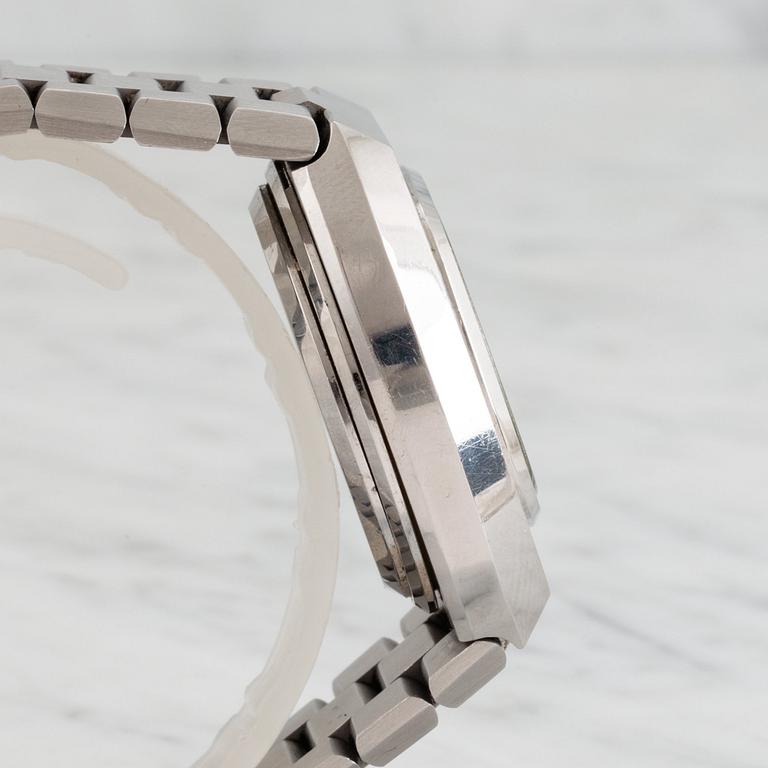 JAEGER-LECOULTRE, Master-Quartz, wristwatch, 41.5 x 43 (46) mm,