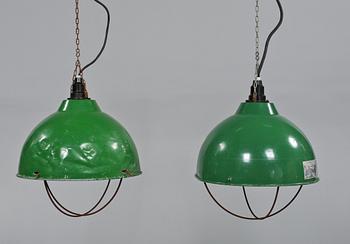 INDUSTRILAMPOR, 2 st snarlika 1900-talets andra hälft. Höjd ca 45-48 cm.