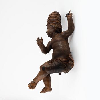 Träskulptur, putto med kyrklig hatt, Sydeuropa, troligen 1700-tal.