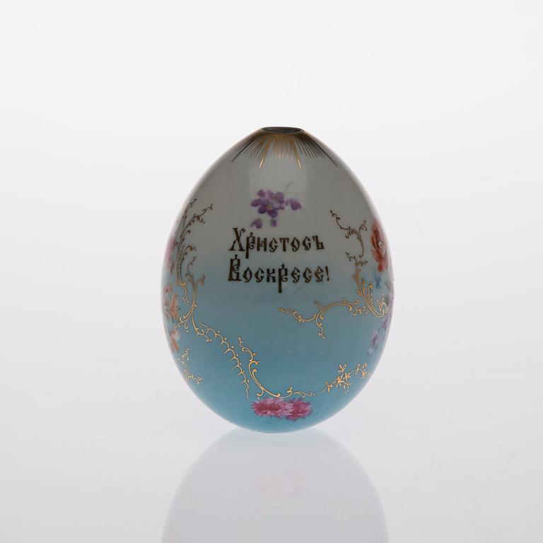 DEKORATIONSÄGG, porslin, Ryssland 1800-talets senare hälft.