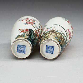 A pair of famille rose vases, first half of 20th Century with Hongxian's seal mark.