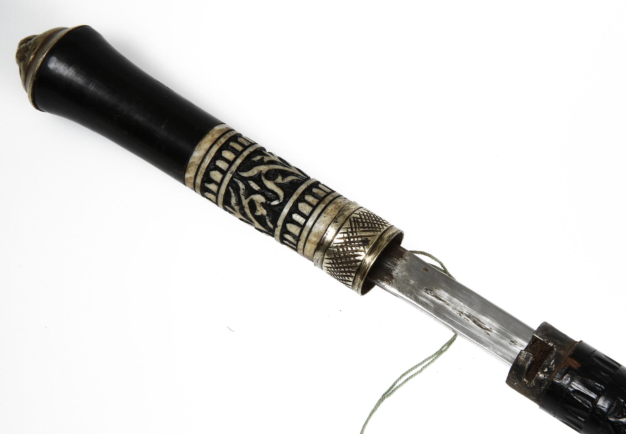 KÄPP/SVÄRD, trä, 1900-tal.