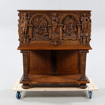 A coffin and a legframe, 18th century respektive 20th century.