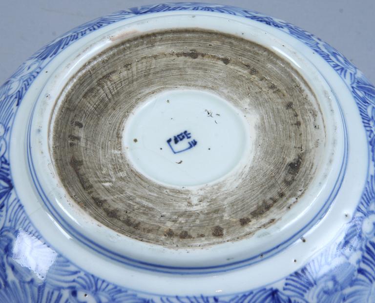 PARTI PORSLIN, 5 delar, Kina samt Japan, 1700-1900-tal.